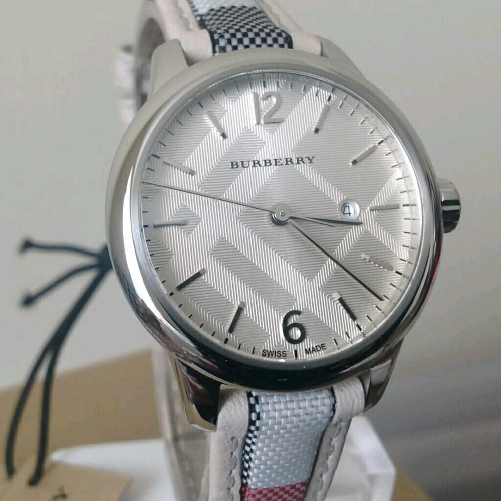 Brand New Burberry check Ladies watch - Picture 5 of 5