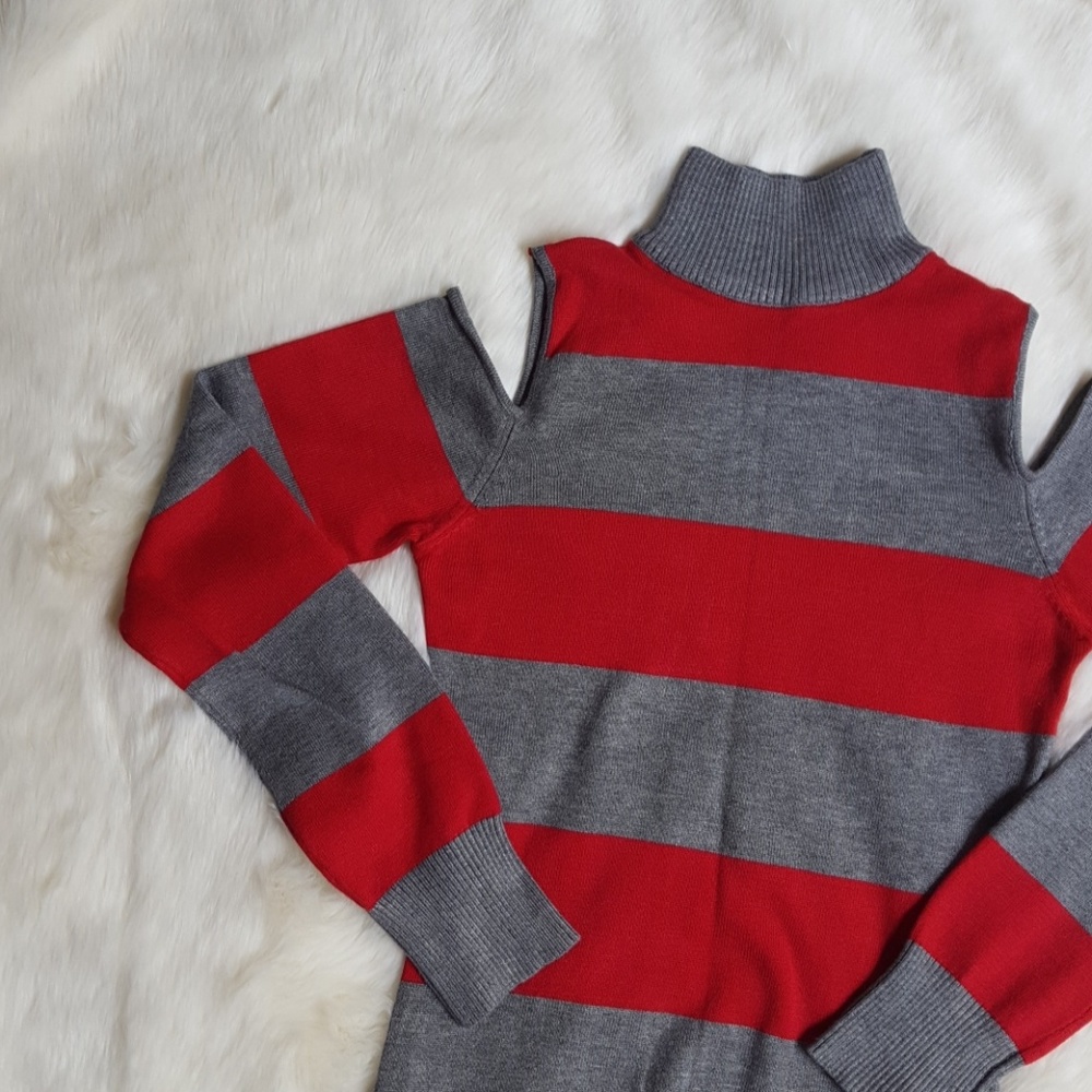 Cold Shoulder knitted shirt ❤️