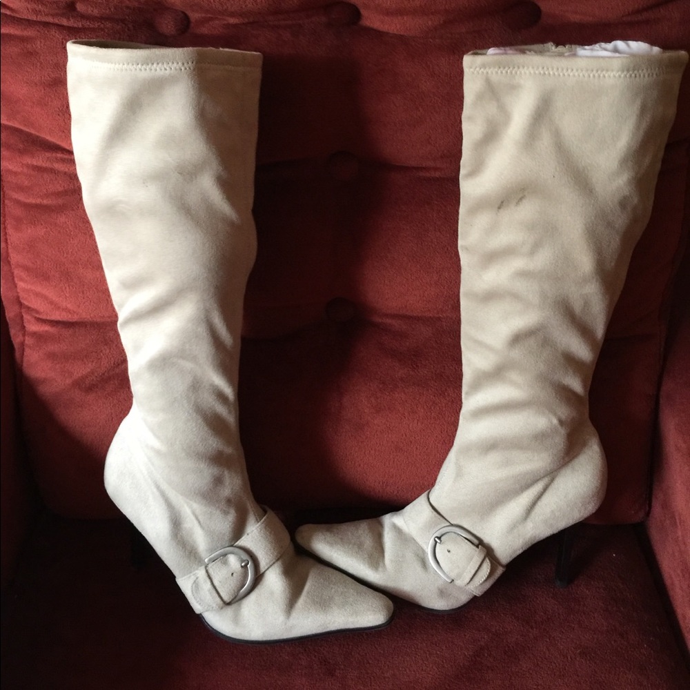 Suede boots