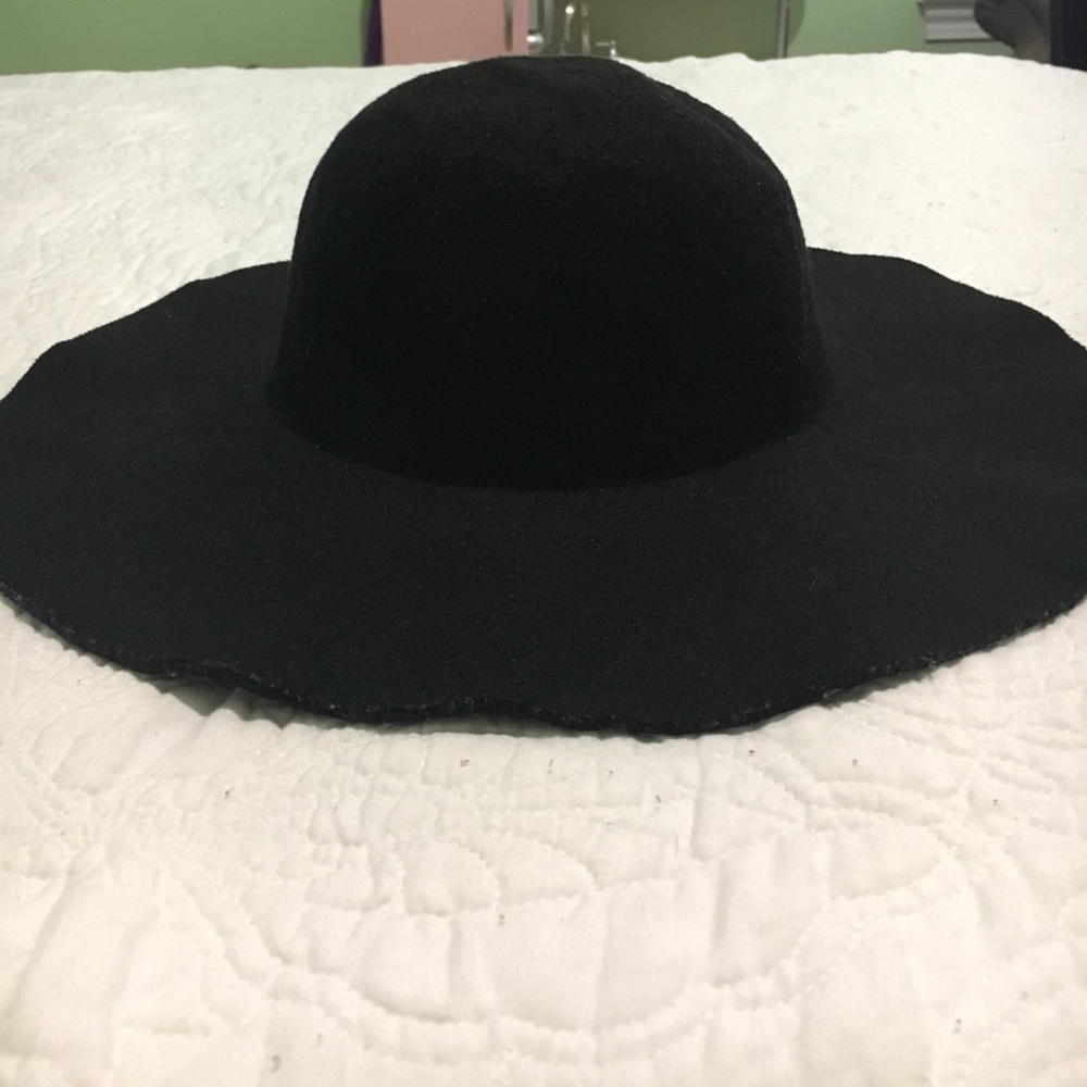 Black felt floppy hat