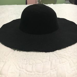 Black felt floppy hat