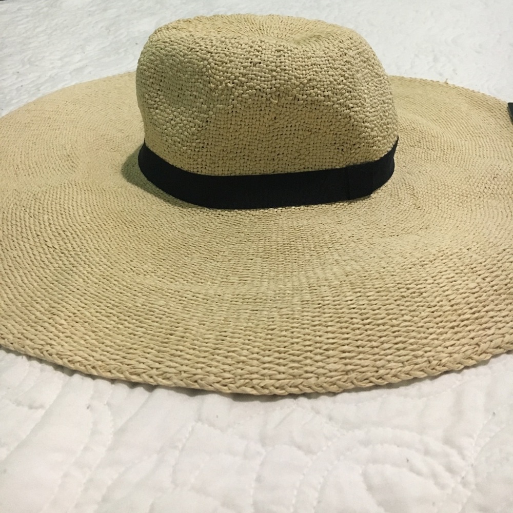 Floppy, straw hat