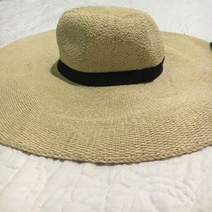 Floppy, straw hat