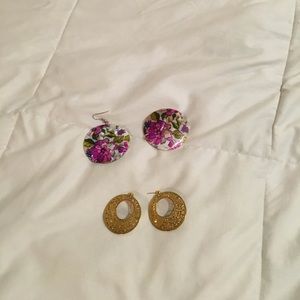 Two sets earrings