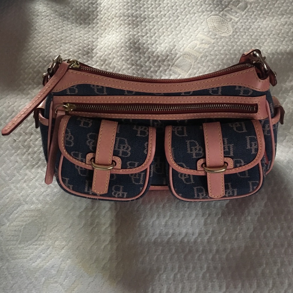 Like new Dooney and Bourke shoulder bag