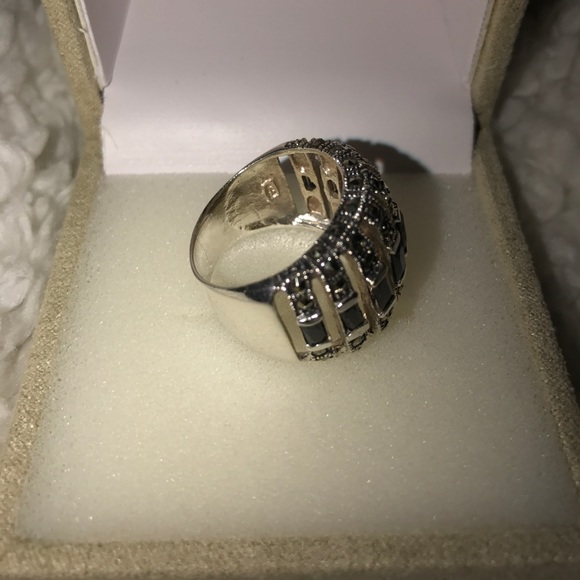 Ladies silver ring - Picture 2 of 2