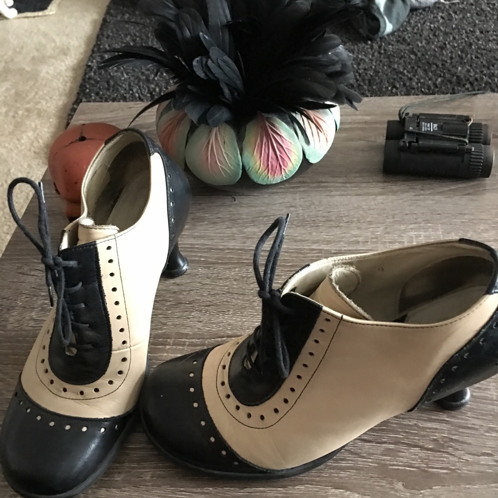 Black & cream lightly worn Fluevogs