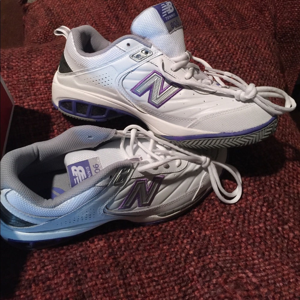 New Balance tennis shoes