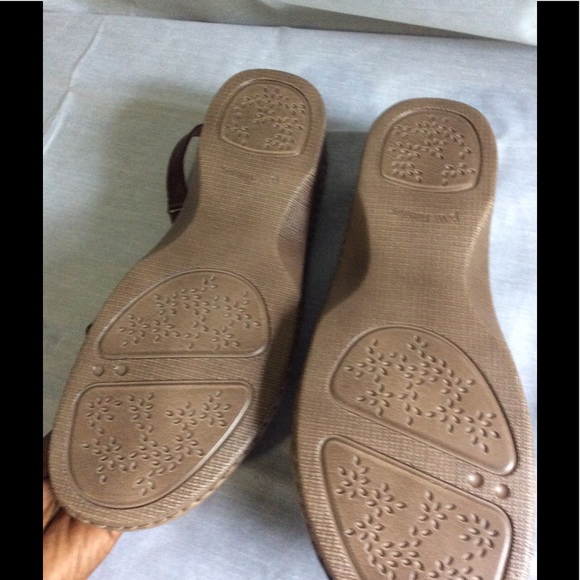 P w minor sandal