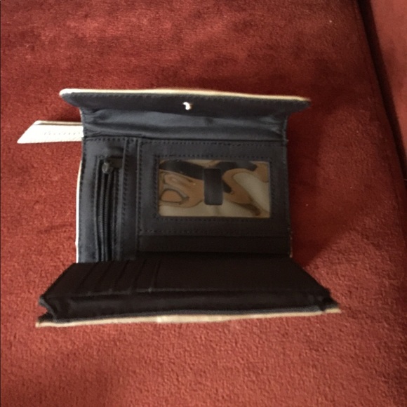 Wallets - Picture 3 of 6