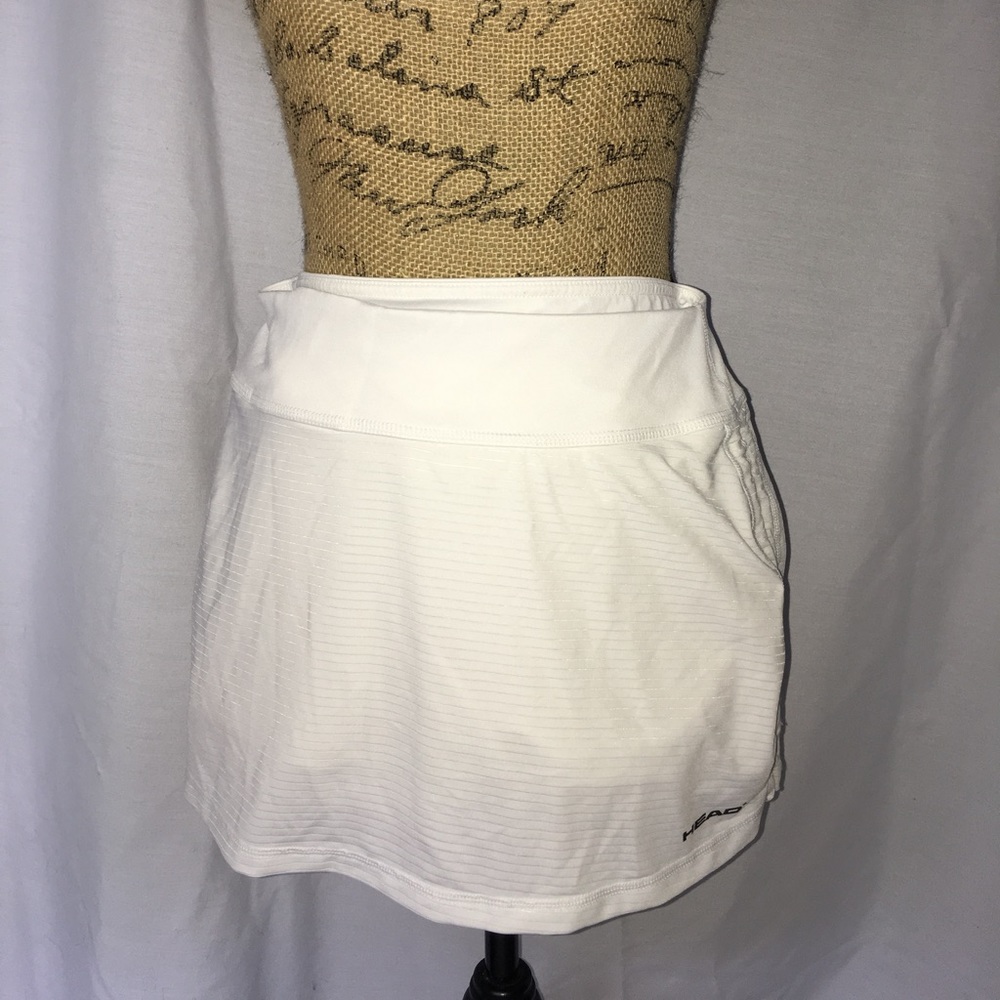 Singed white tennis skirt