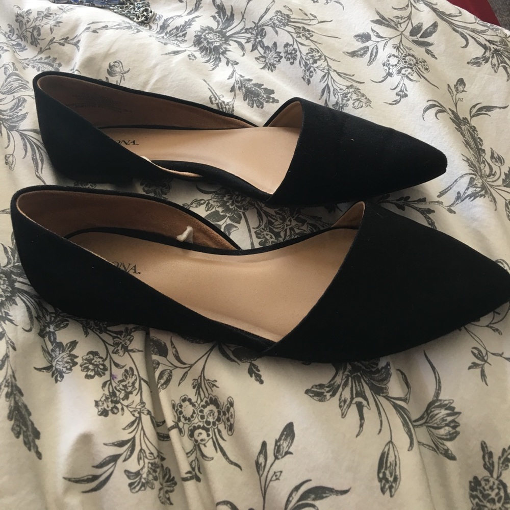 Black pointy flats