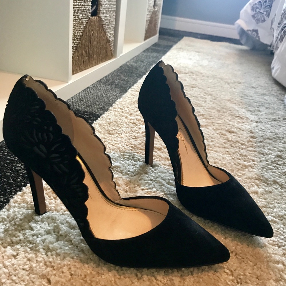 Jessica Simpson black suede pumps