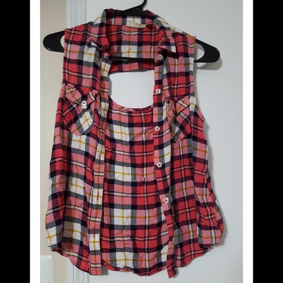 🌛 Plaid peek-back sleeveless button up top - S - Picture 3 of 4
