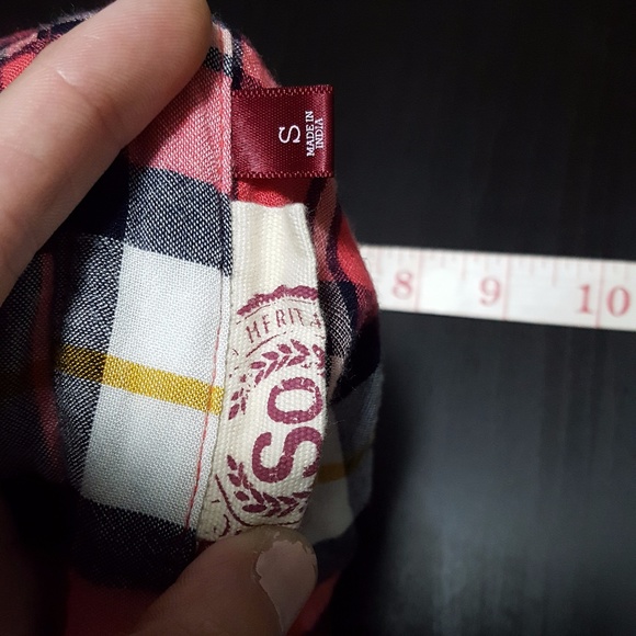 🌛 Plaid peek-back sleeveless button up top - S - Picture 4 of 4