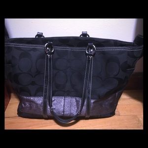 Signature tripe professional shoulder bag