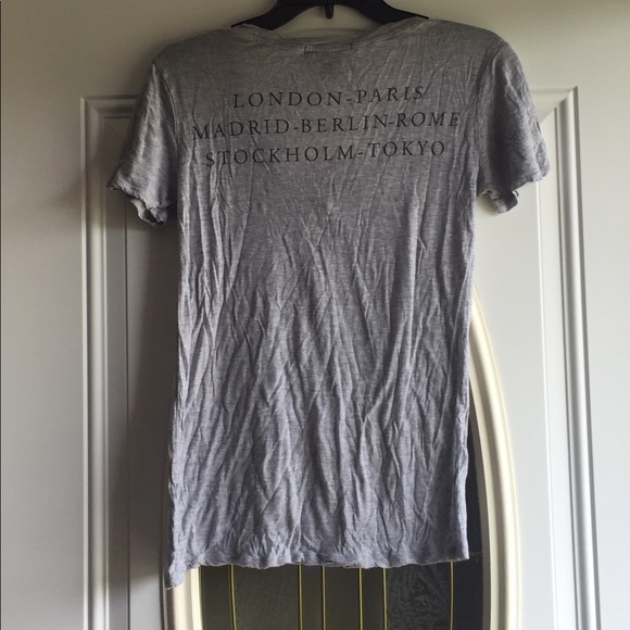 Simple Tee - Picture 2 of 3