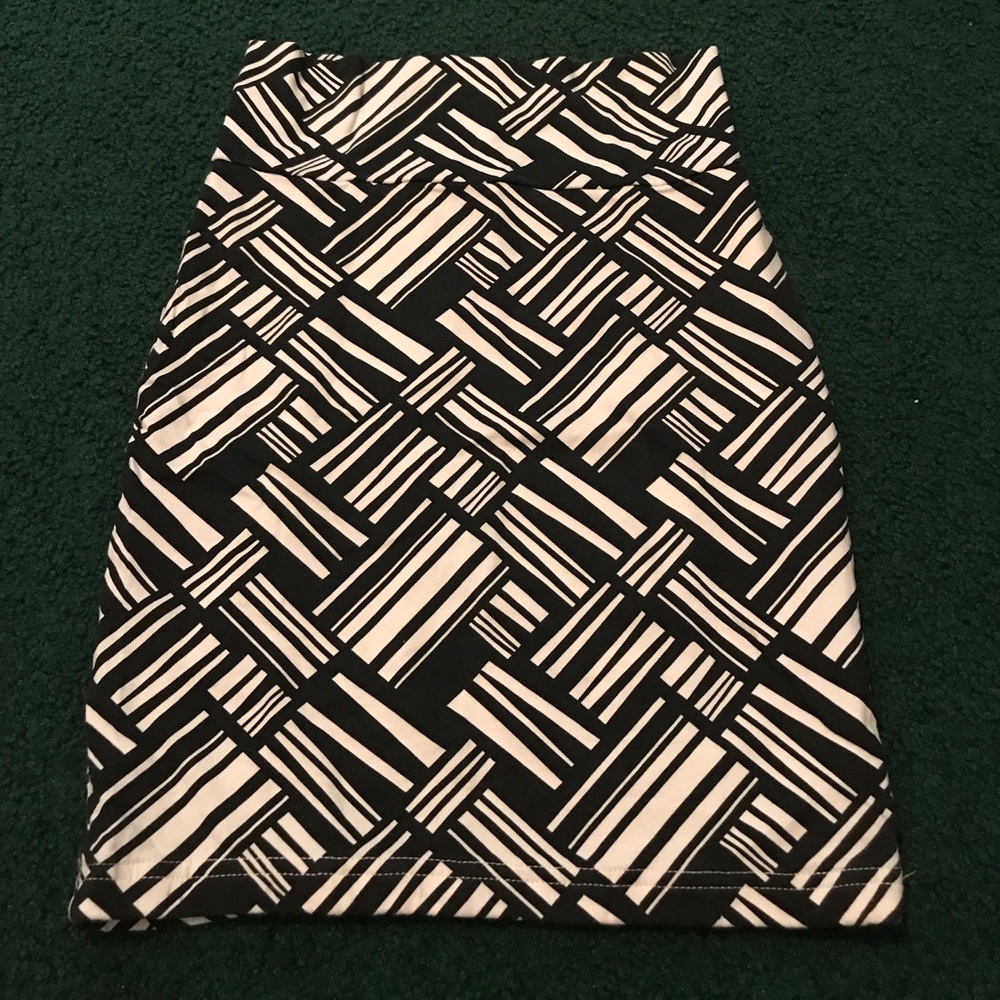Forever 21 Black and White Mini Skirt