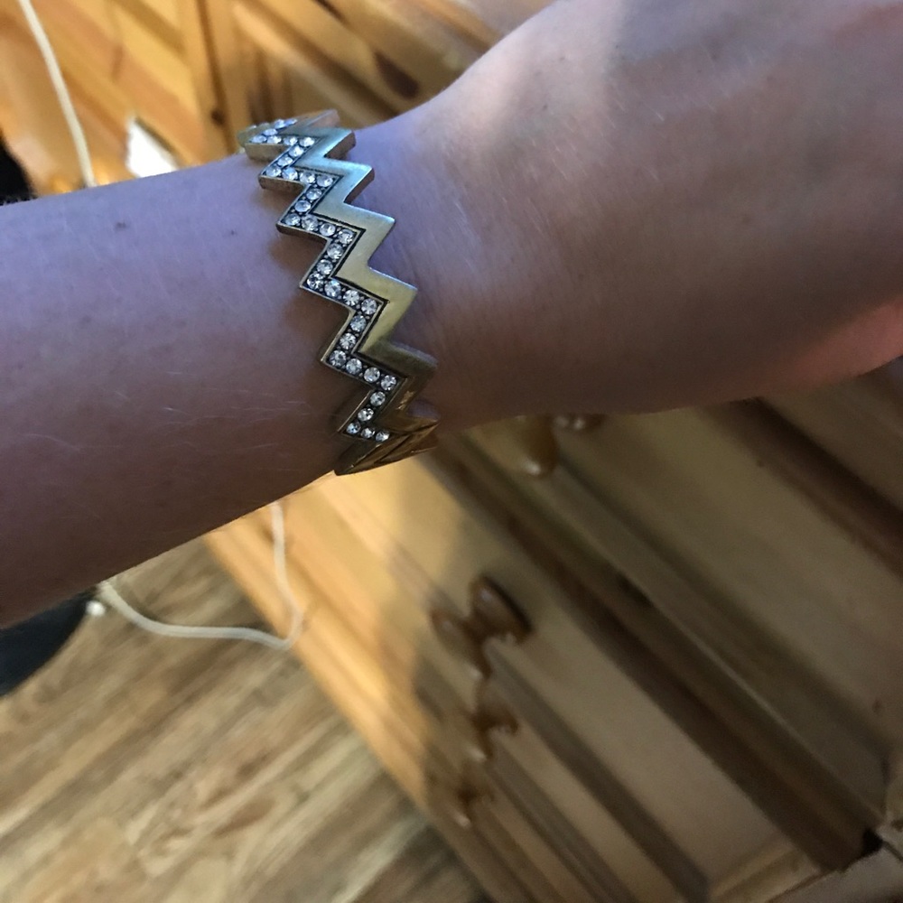 Clasp bangle