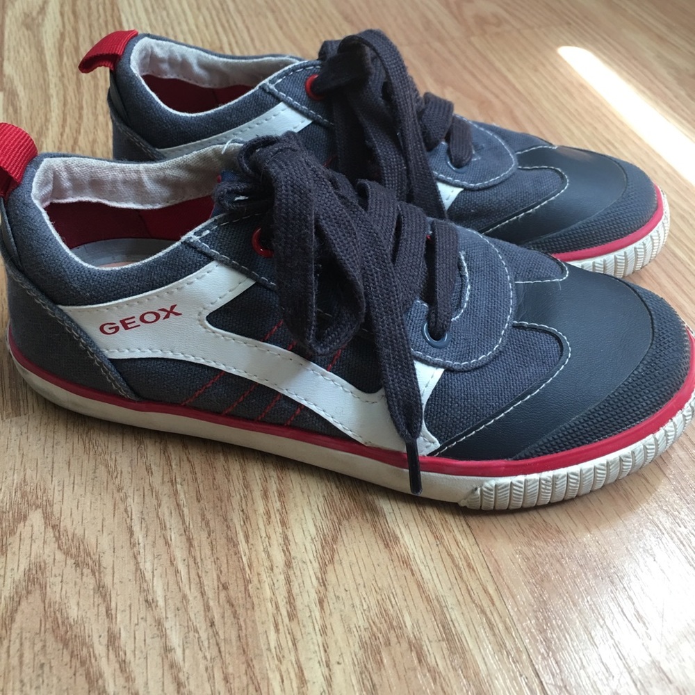 Boy's Geox Kiwi Sneakers in blue and red