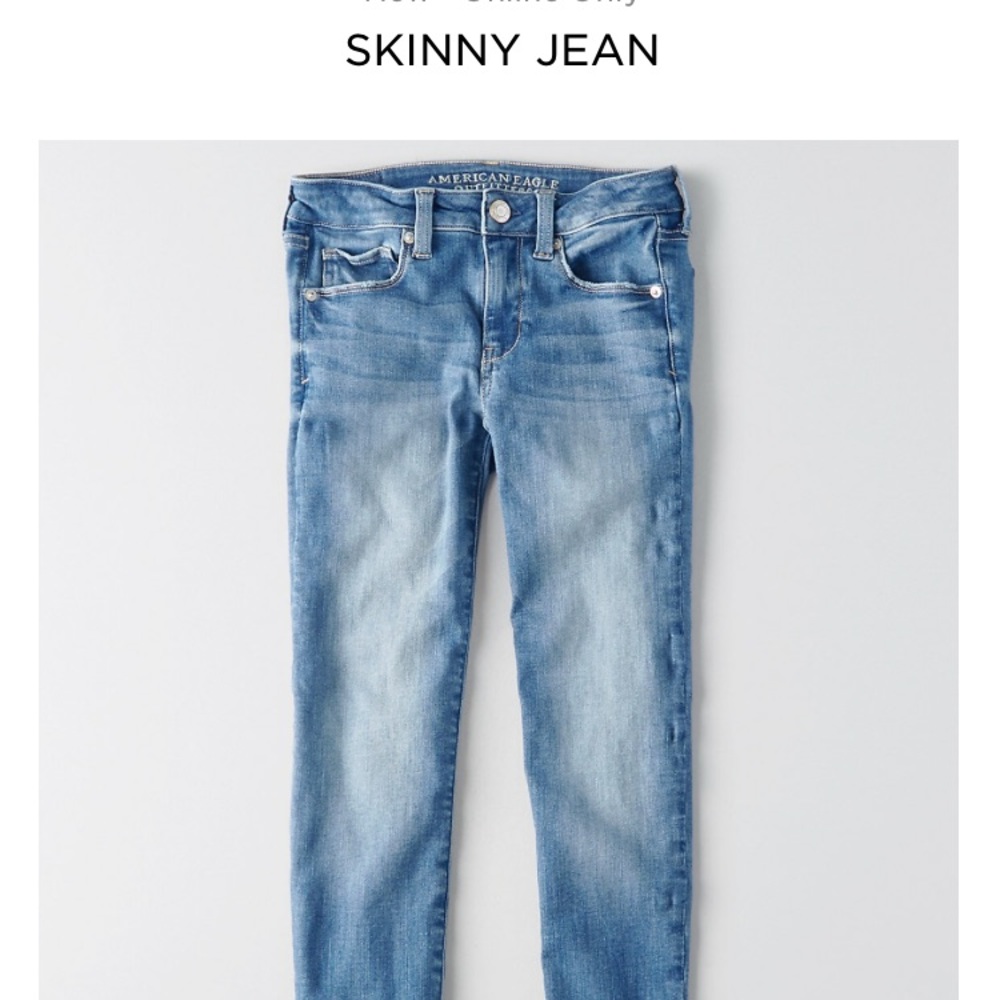 OFFERS American Eagle Light Wash Skinny Jeans