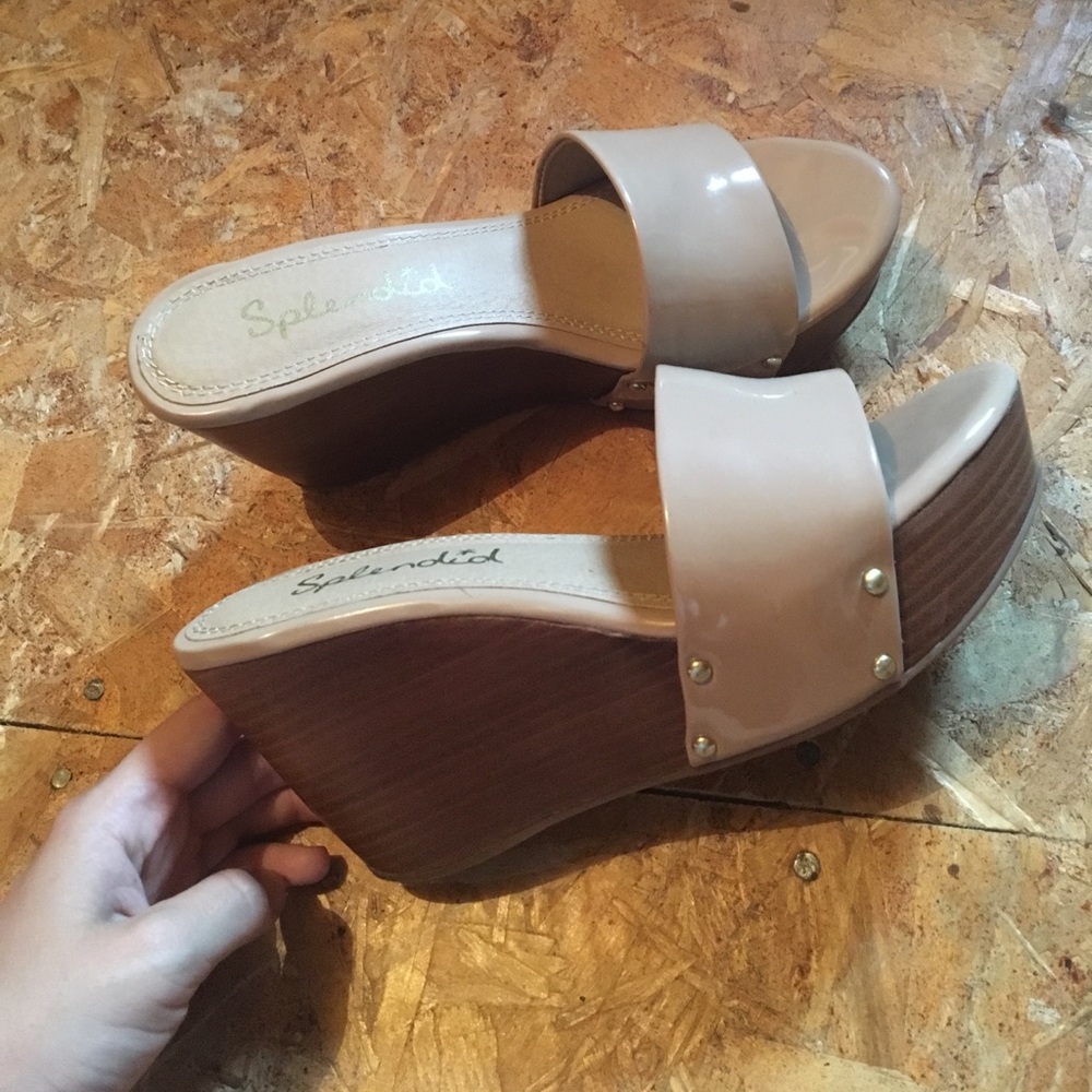 Nude Sandals/wedge.