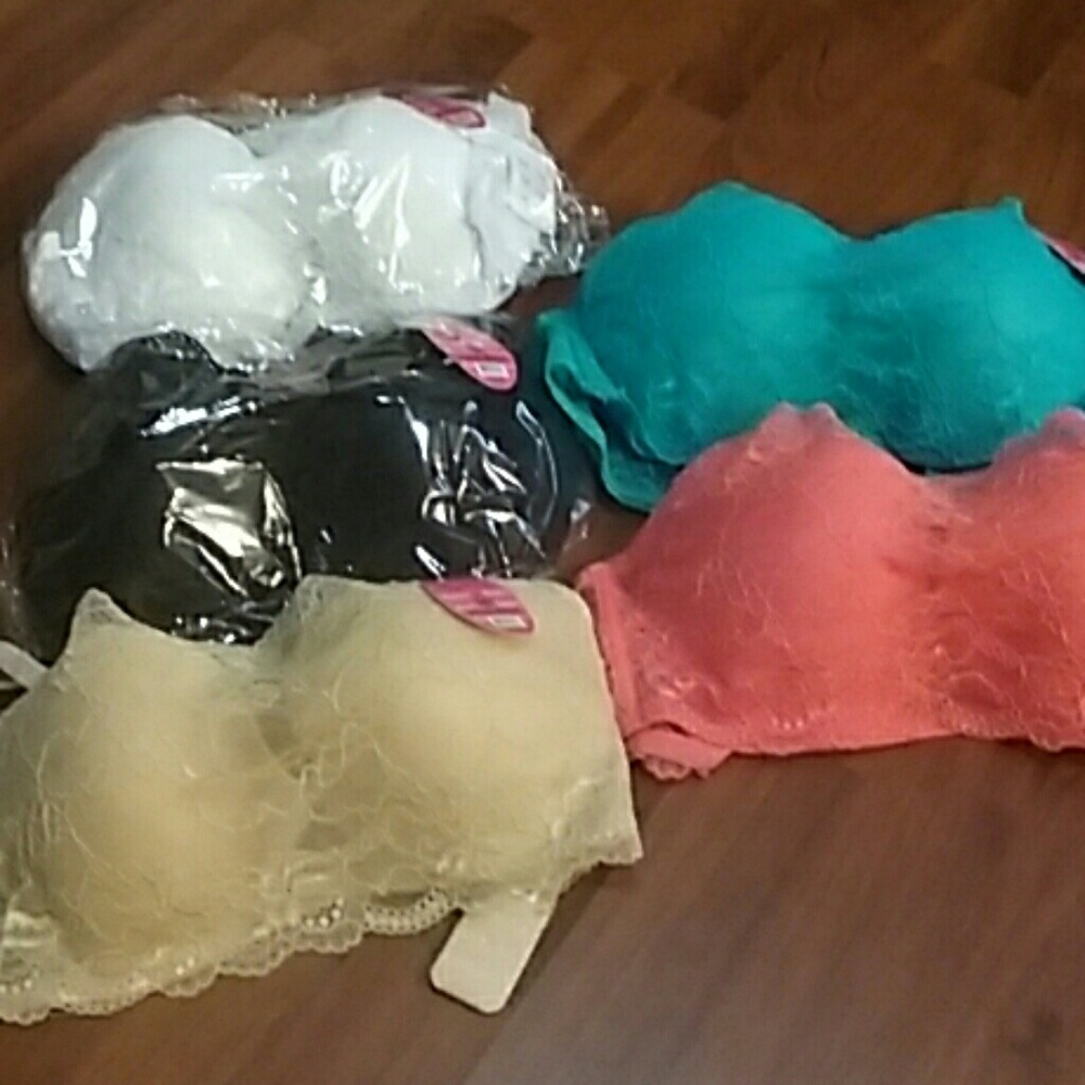 Bras angelinas brand underwire lot