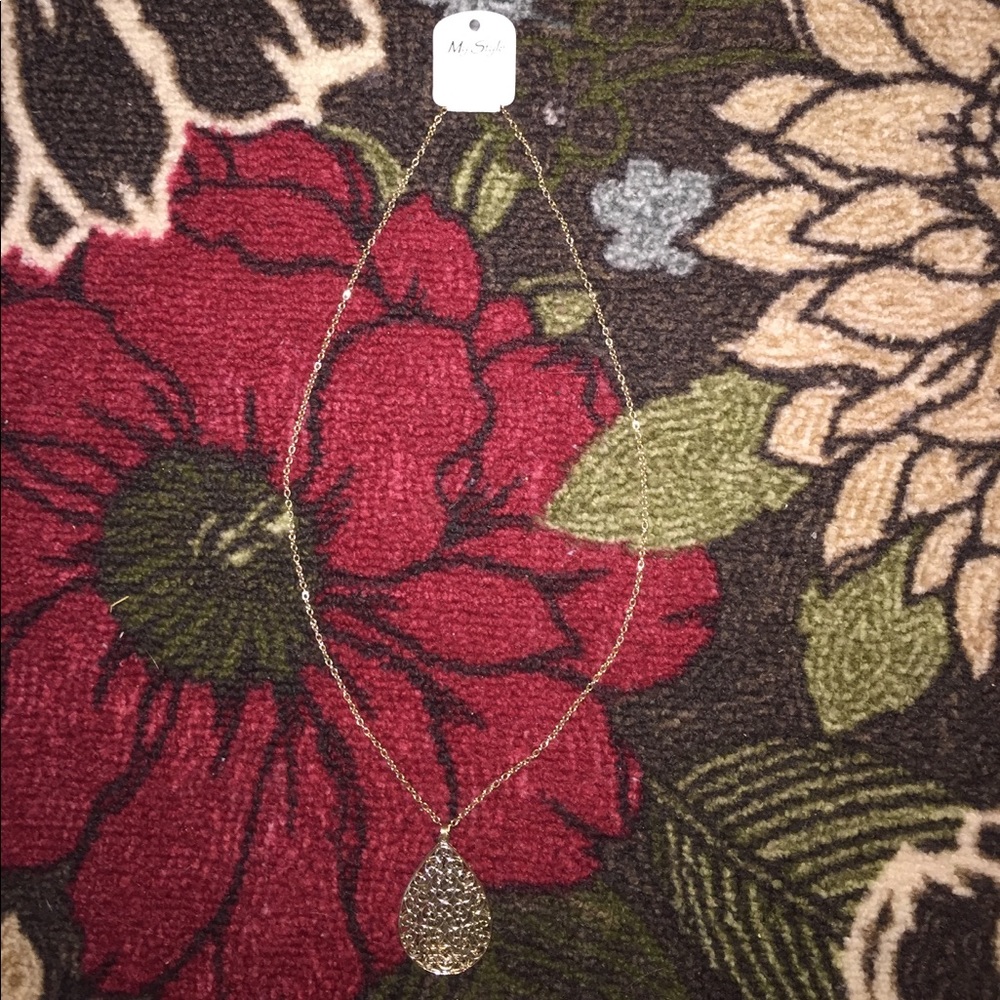 NWT long gold necklace