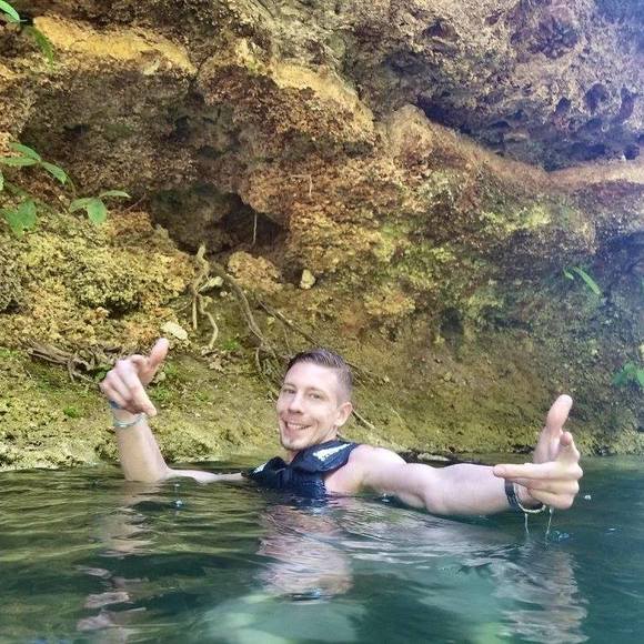 Meet your Posher, Robert as ItSimplyMine - Picture 1 of 5