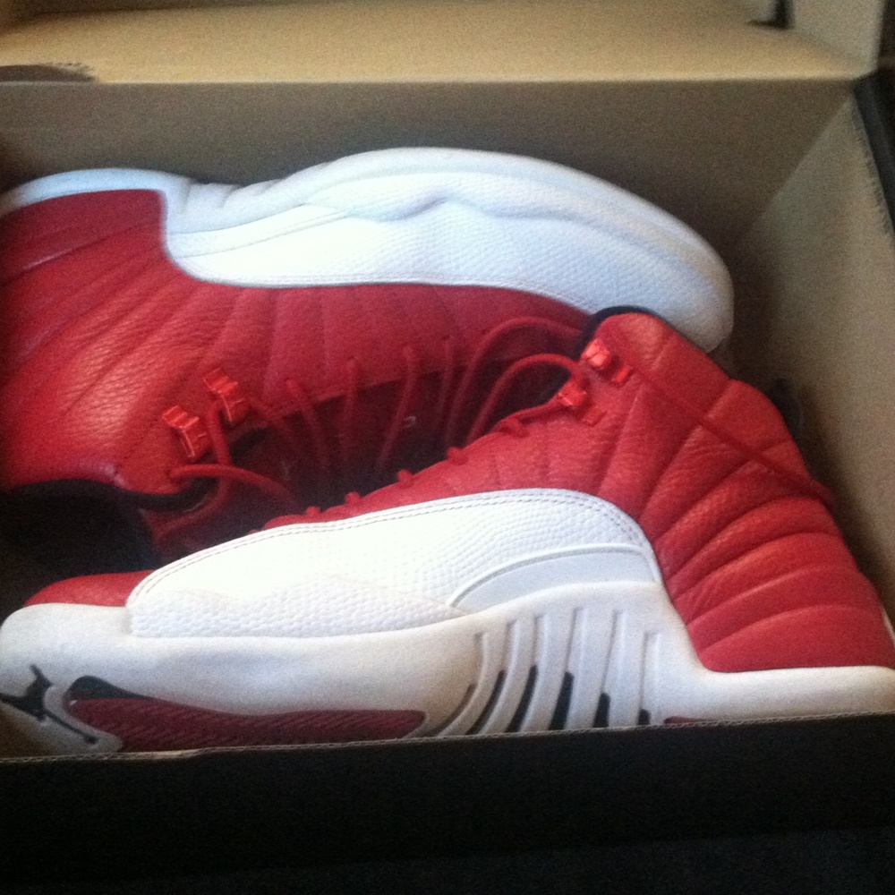 Jordan 12 gym red size 9.5