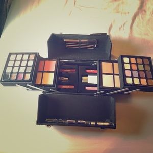 💋 ULTA 59 PIECE ARTISTRY MAKEUP KIT/BOX 💋