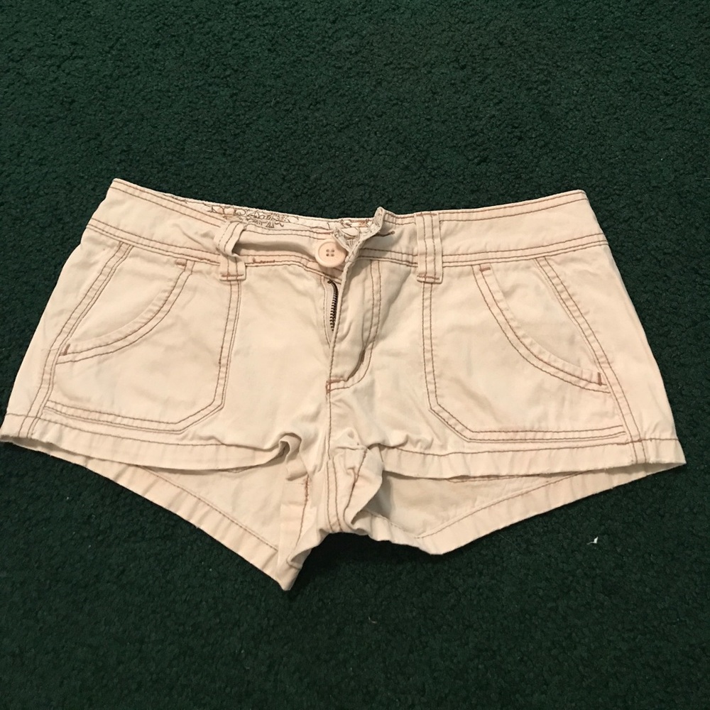Roxy Shorts - tan/cream