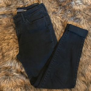 Black mid rise Levi's