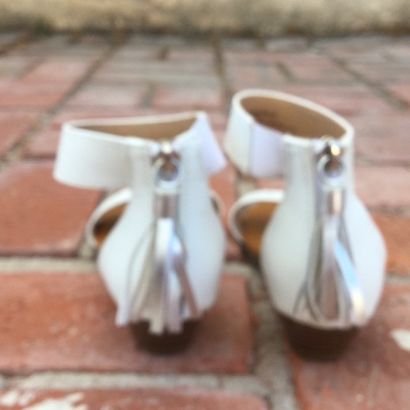 Cute sandals - Picture 2 of 3