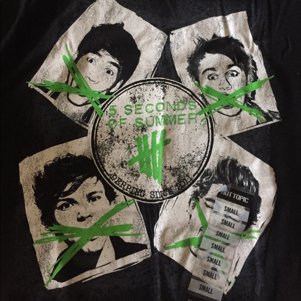 5SOS band tee hot topic