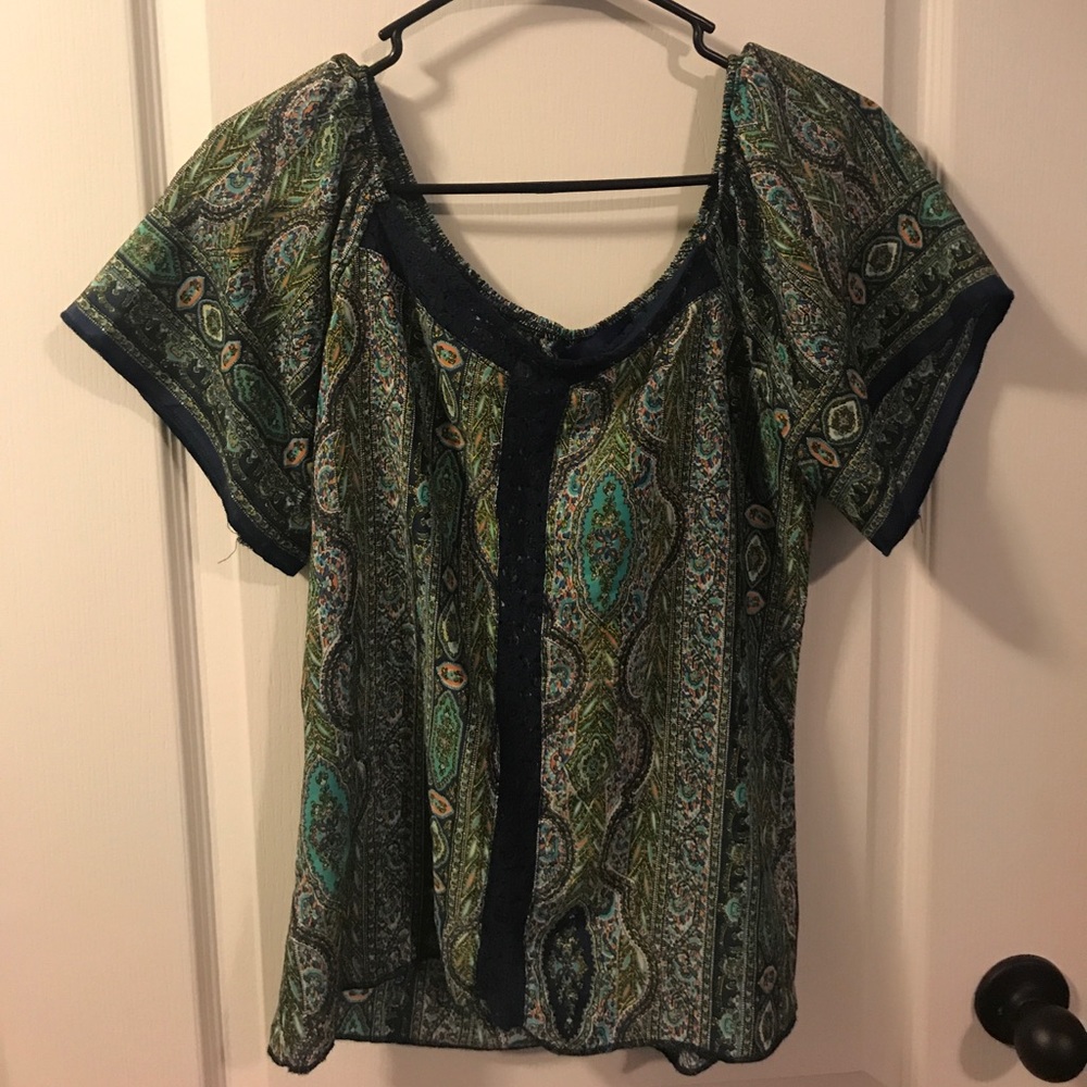 Off the shoulder Francesca's top. Worn once!