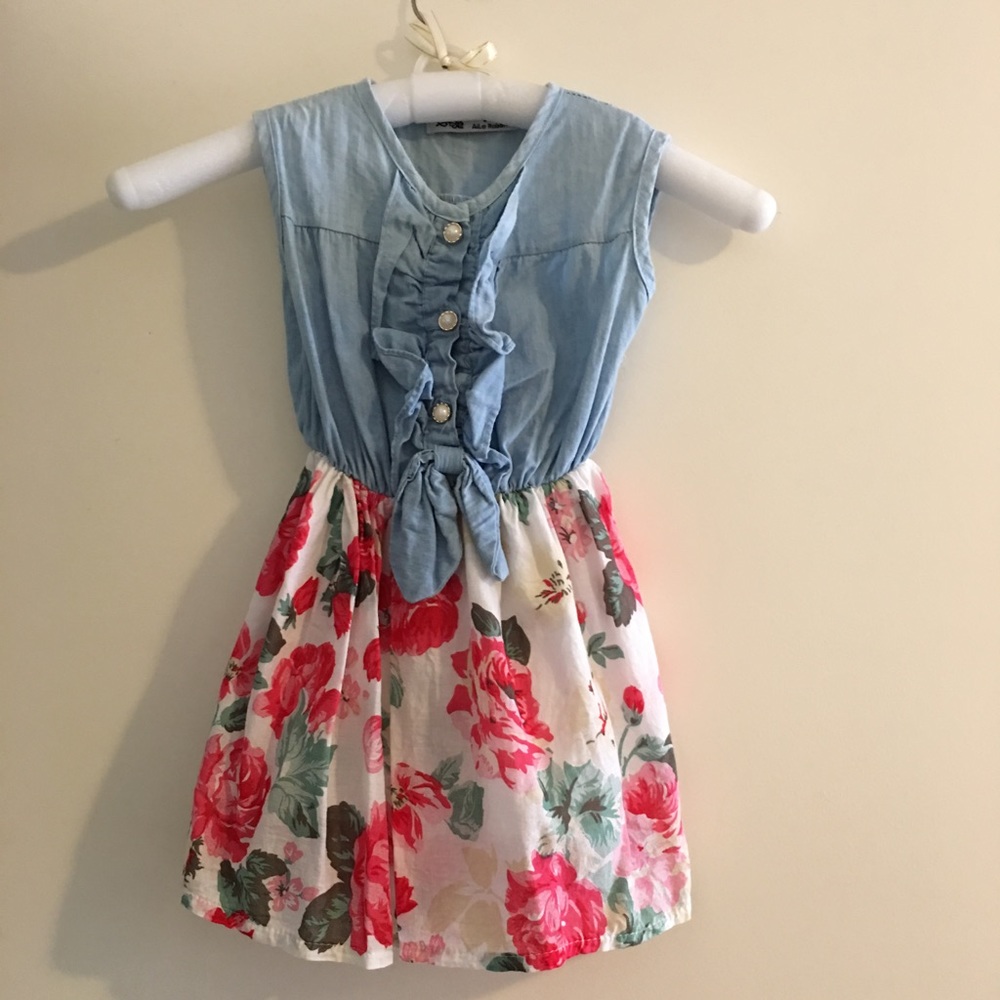 Denim/Floral girls dress 🌺🌼👗
