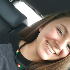 Meet your Posher, Alexia