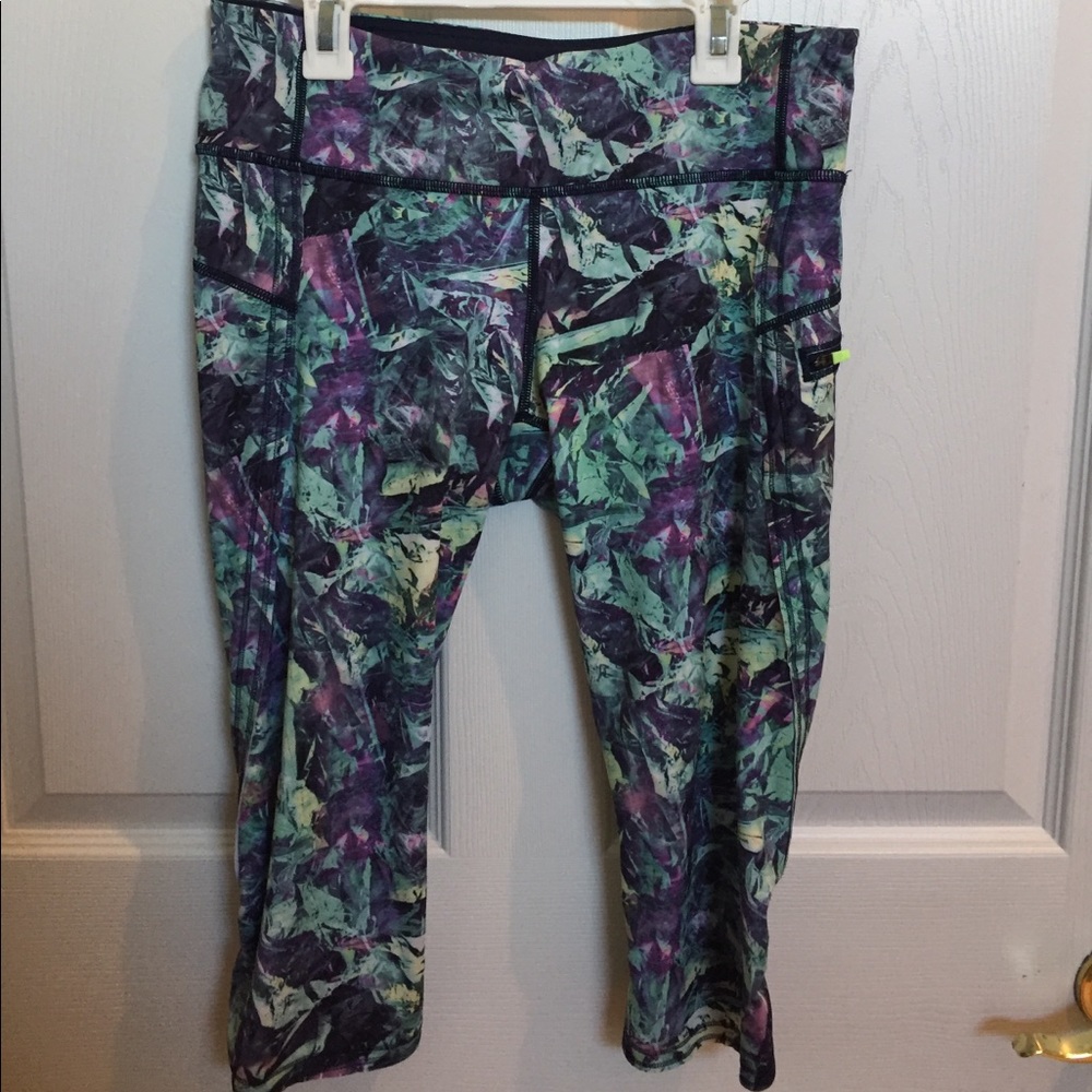 Lululemon printed crop 8