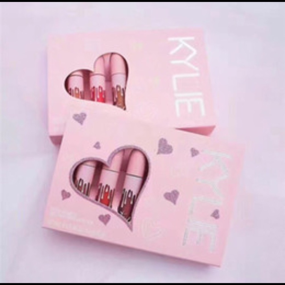 Kylie lip kit!!