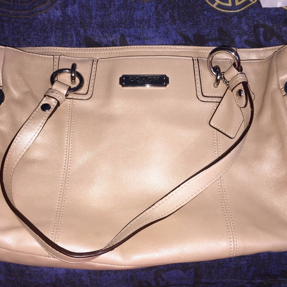 Coach Gallery Leather Zipper Tote-F19252