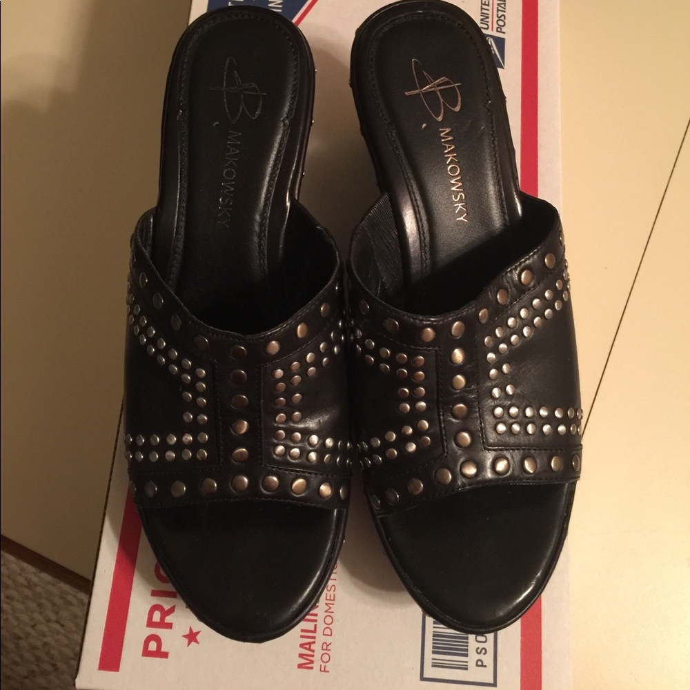 B Makowsky leather upper sandals with studs