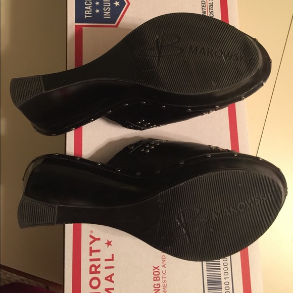 B Makowsky leather upper sandals with studs - Picture 3 of 5