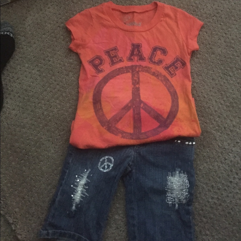 Girls Peace outfit.     Blue jeans sz 7 Top 7/8
