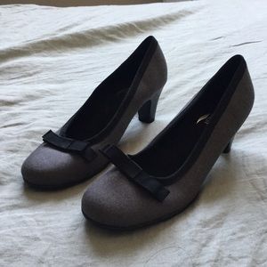 Aerosoles grey shoes