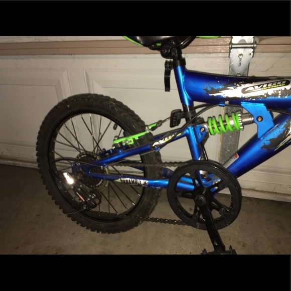 Black and blue bike - Picture 2 of 3