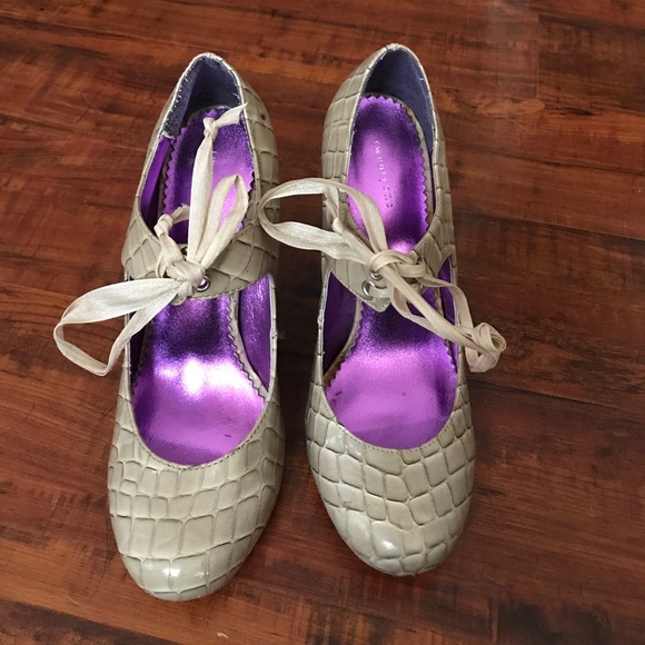 F21 Heels - Picture 1 of 3
