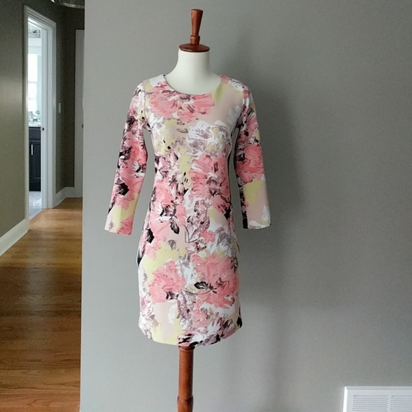 Like NEW XS floral Bar III 👗 - Picture 5 of 6