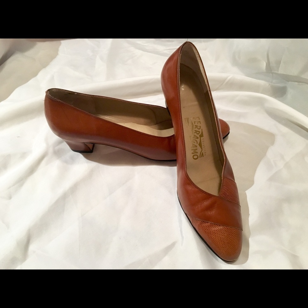 MOVING 🍃Ferragamo Brown leather Heels 9.5