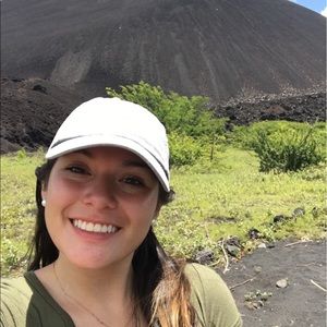 Meet your Posher, Valeria